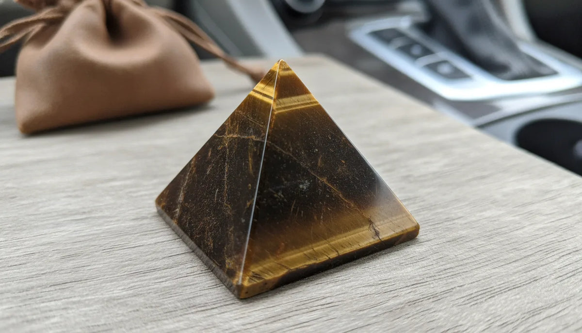 Mini Pyramide Oeil de Tigre : Bouclier Énergétique Portable
