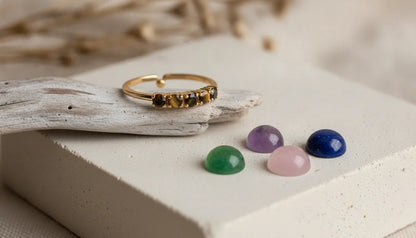 Bague Yuka : Alliance de 5 pierres naturelles ajustables