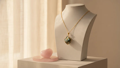 Collier Porte-Pierre "Déesse" - Élégance & Énergie Personnalisable
