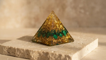 Pyramide Orgonite Malachite "Guérison des Maux"