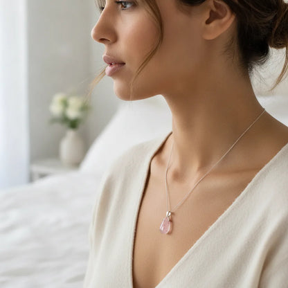 Collier Ava Quartz Fraise : Amour & Sérénité